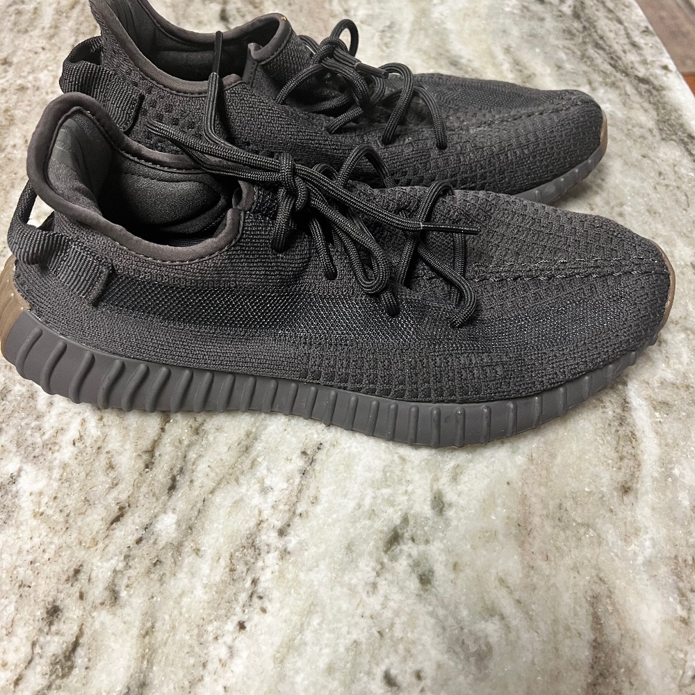 Men's black size 10.5 Yeezy Boost shoes